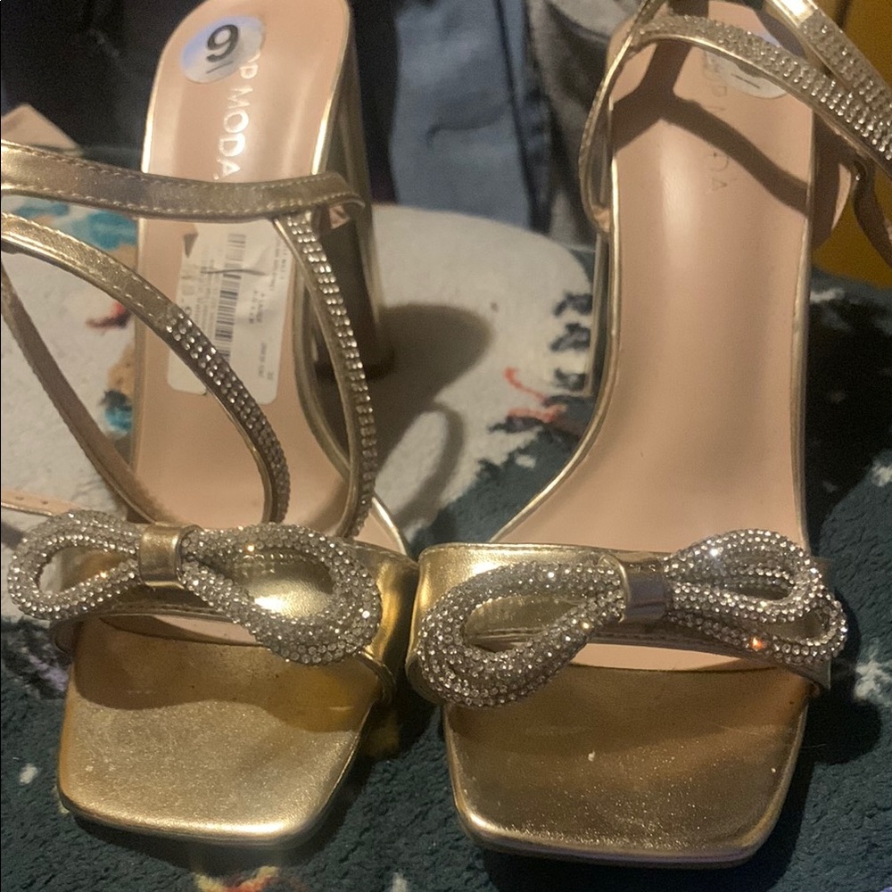 Moda Gold Heels with Bow Detail